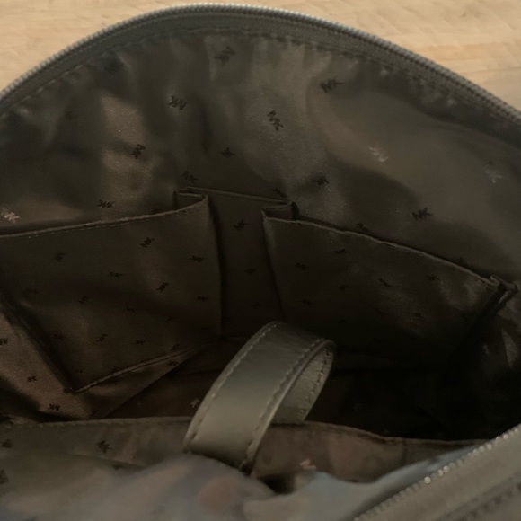 🌟MICHAEL KORS🌟MENS Kent Large Nylon Messenger - Picture 11 of 13